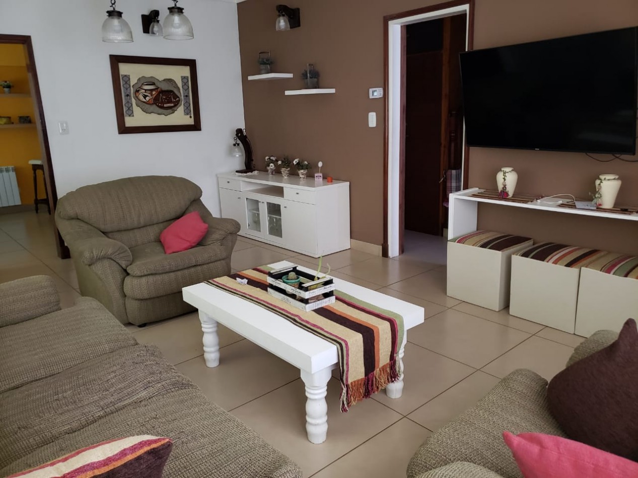 Excelente Chalet de 4 Ambientes - Miramar