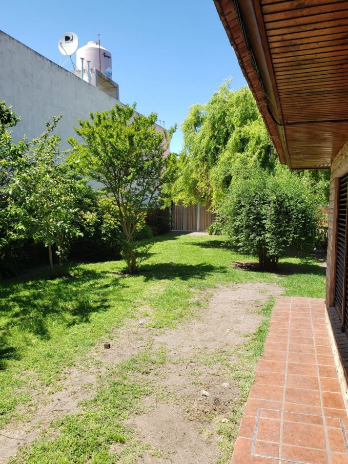 Excelente Chalet de 4 Ambientes - Miramar