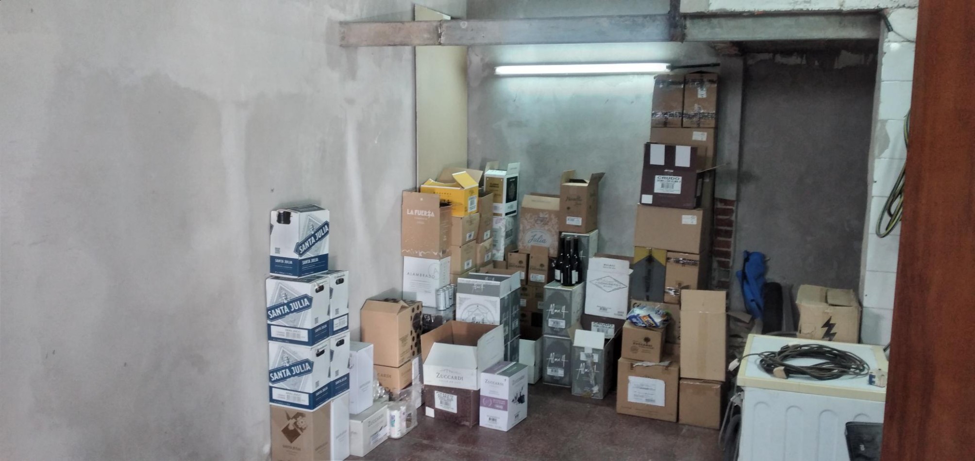 Casa tipo PH con local comercial