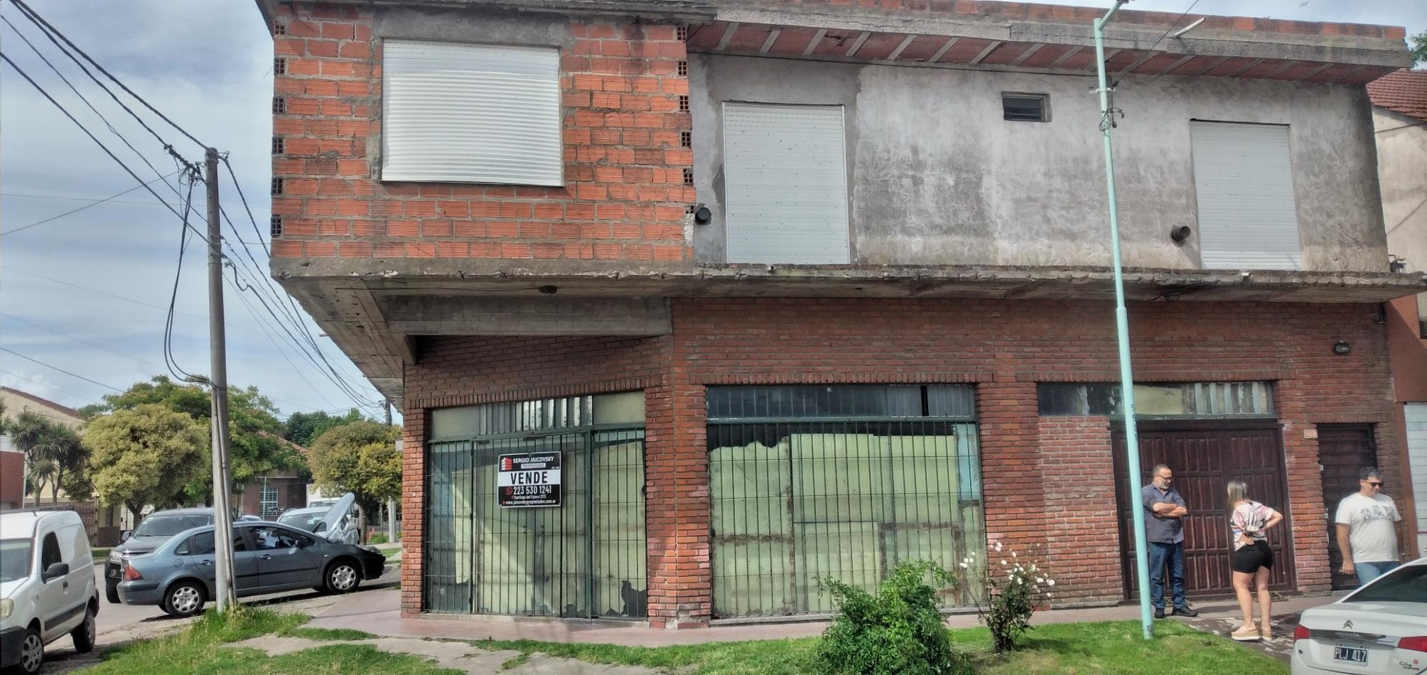 Casa tipo PH con local comercial
