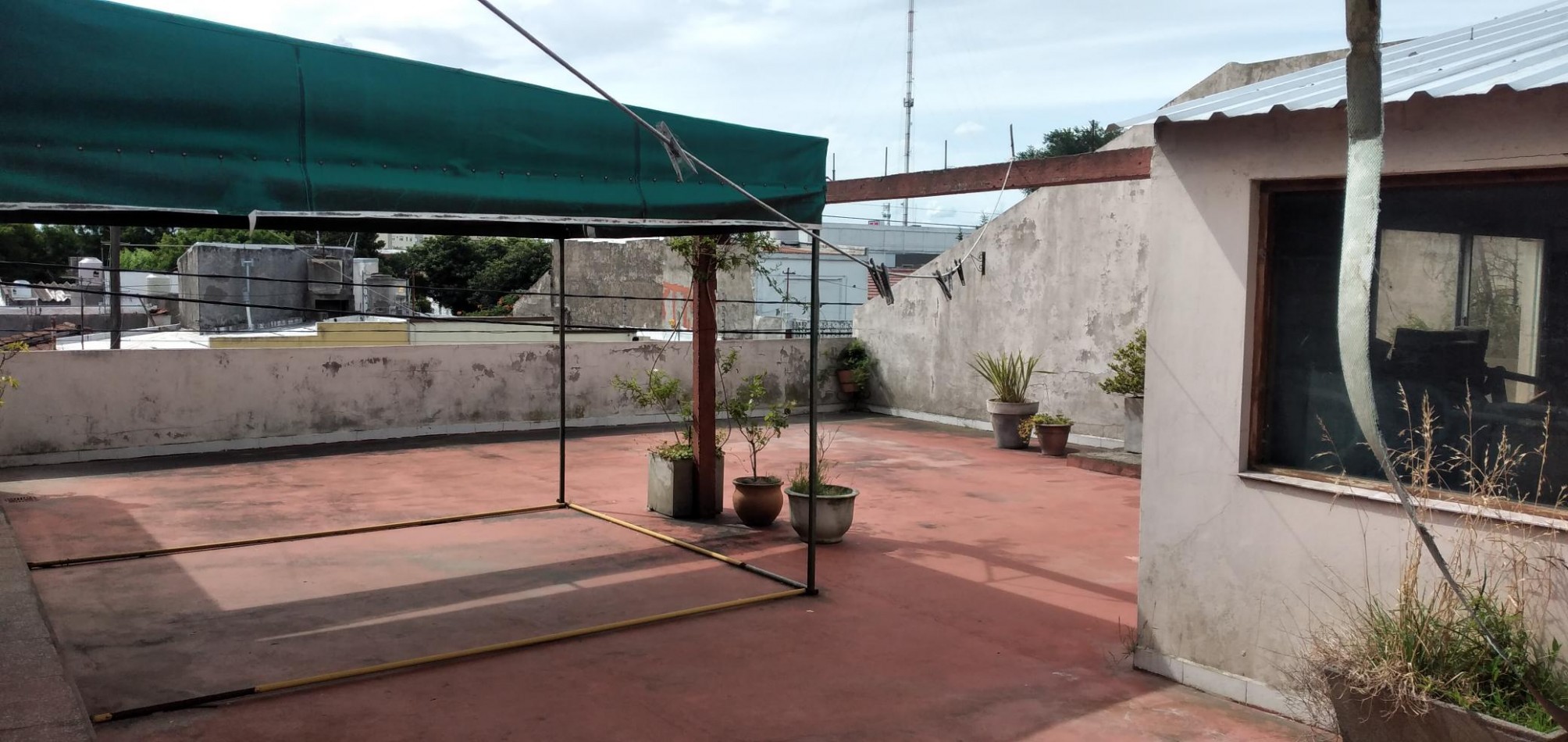 Casa tipo PH con local comercial