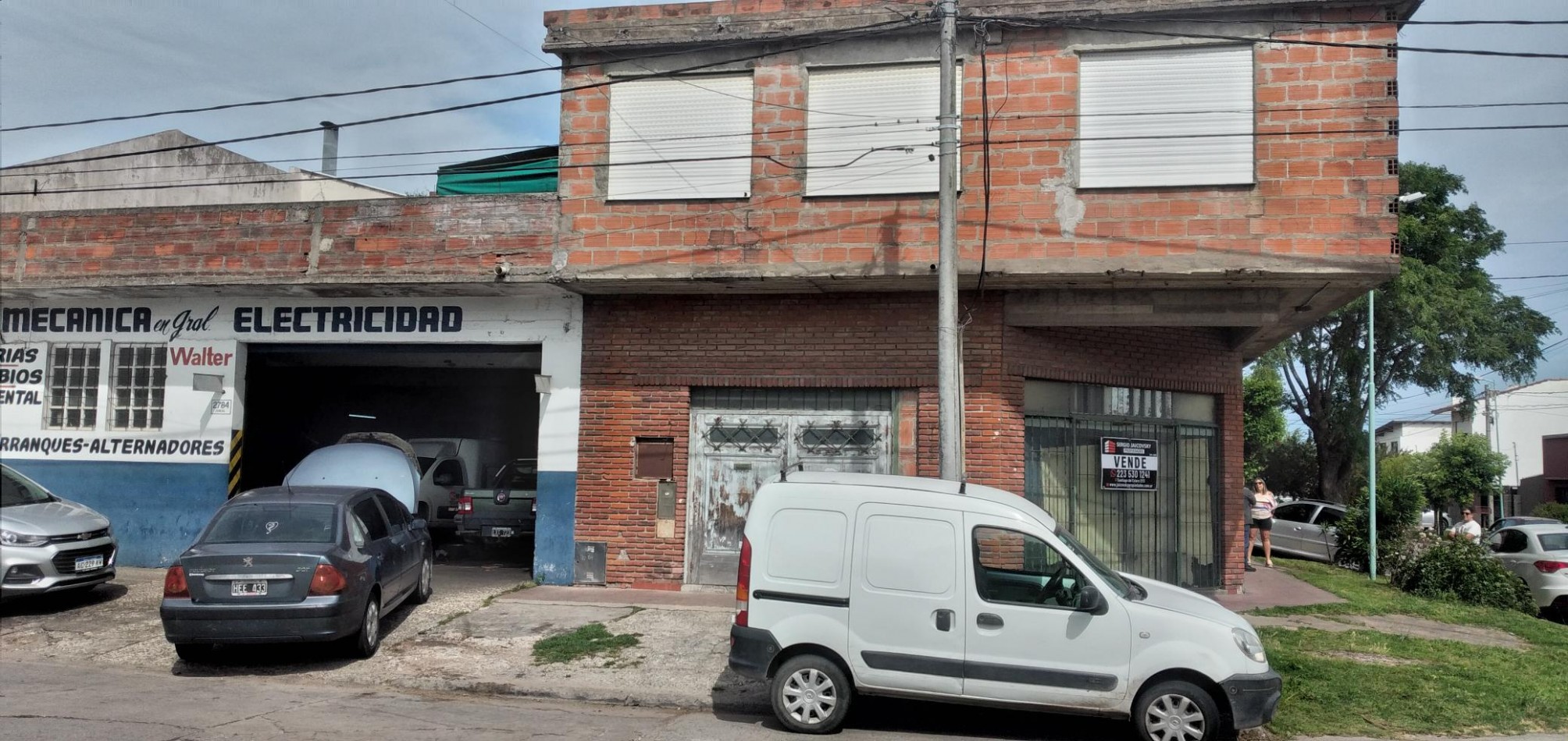 Casa tipo PH con local comercial