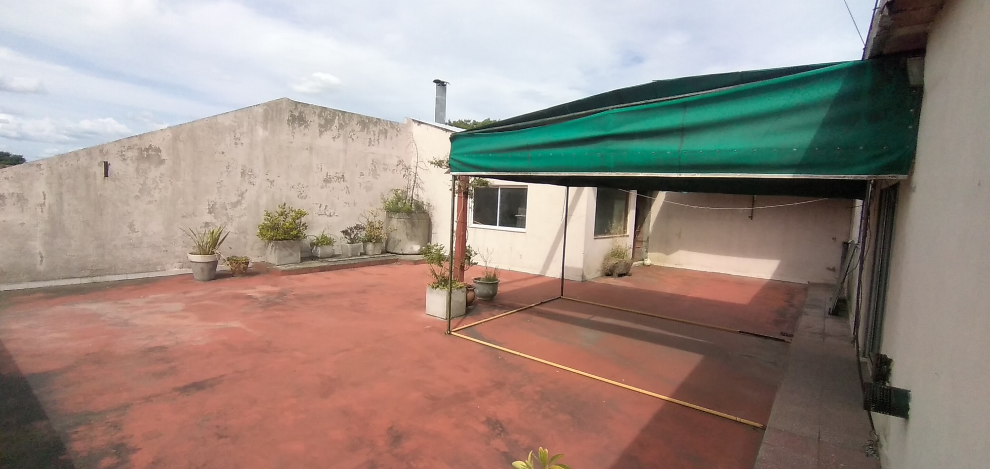 Casa tipo PH con local comercial