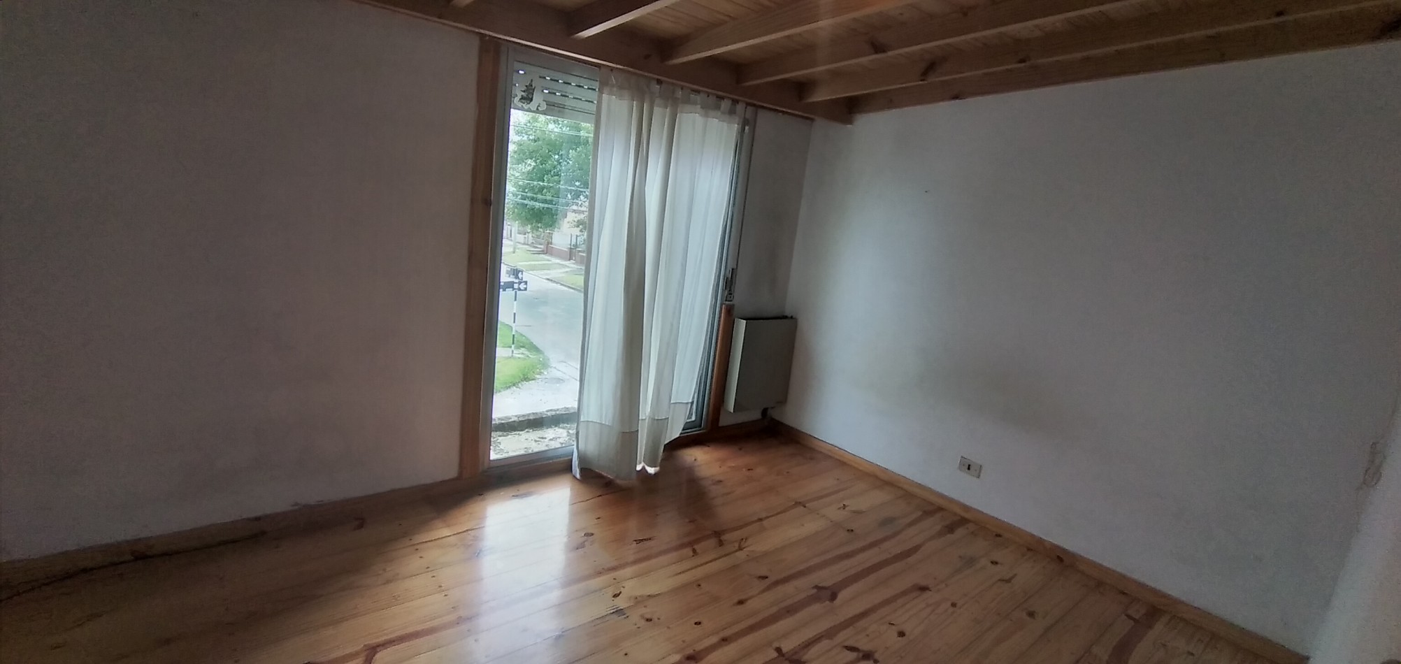 Casa tipo PH con local comercial
