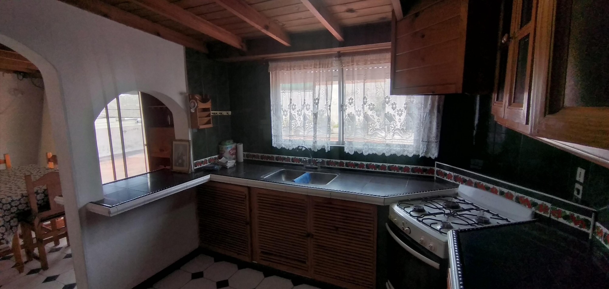Casa tipo PH con local comercial