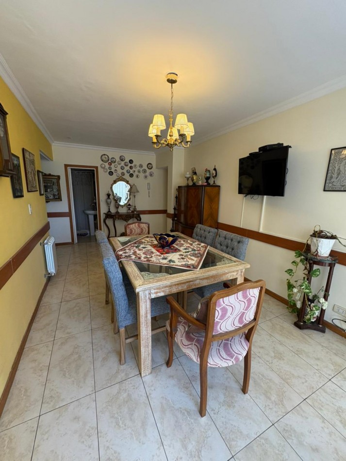 4 Amb. al frente con balcon - Centro