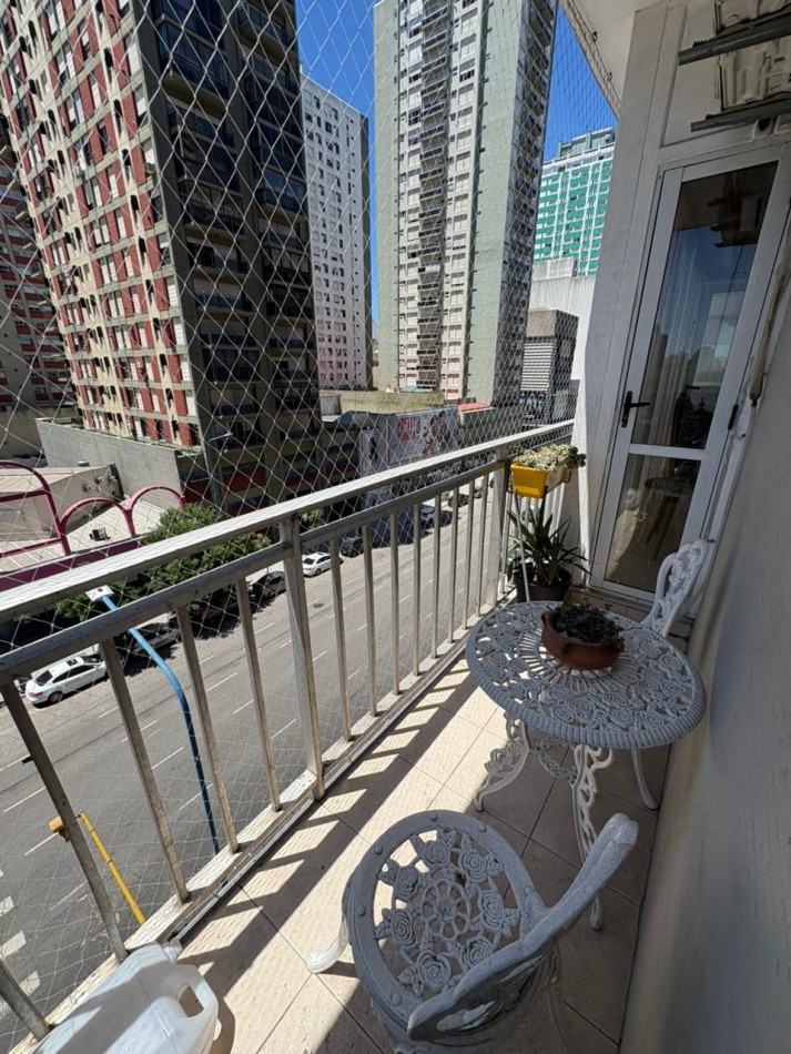 4 Amb. al frente con balcon - Centro
