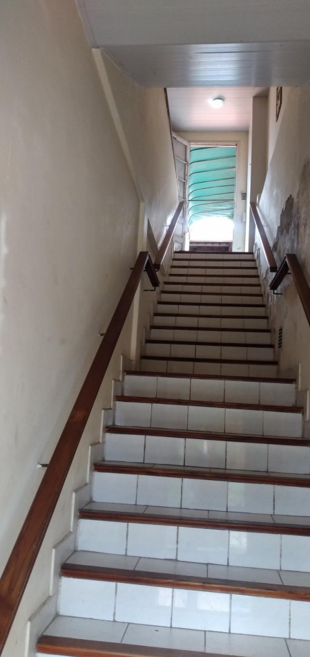 Casa tipo PH con local comercial