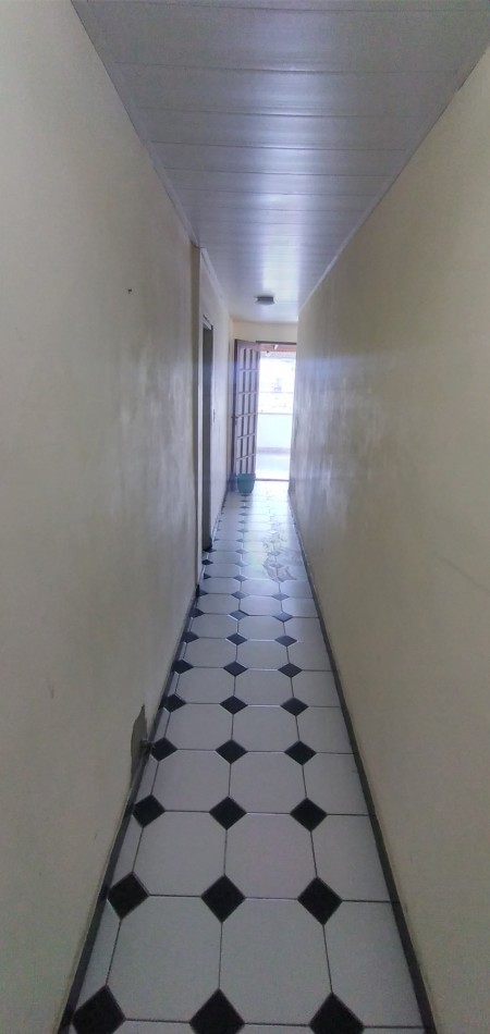 Casa tipo PH con local comercial