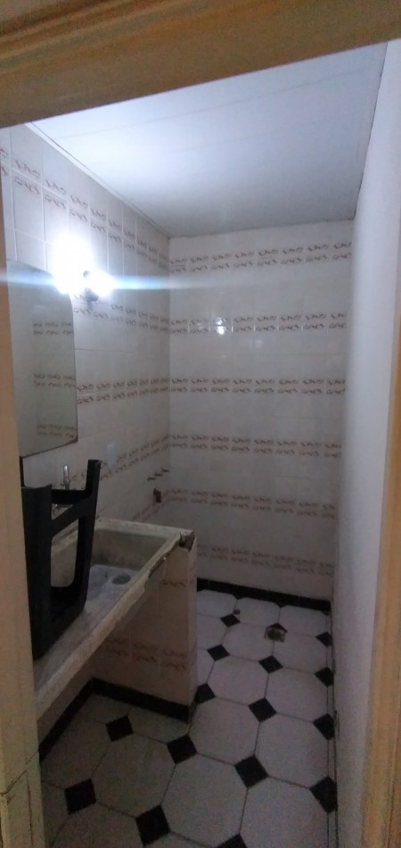 Casa tipo PH con local comercial