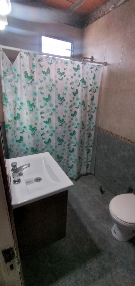 Casa tipo PH con local comercial