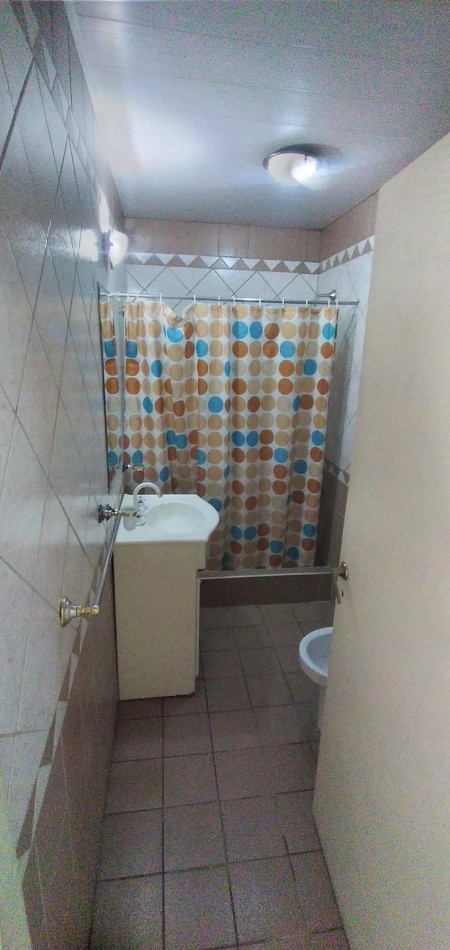 Casa tipo PH con local comercial
