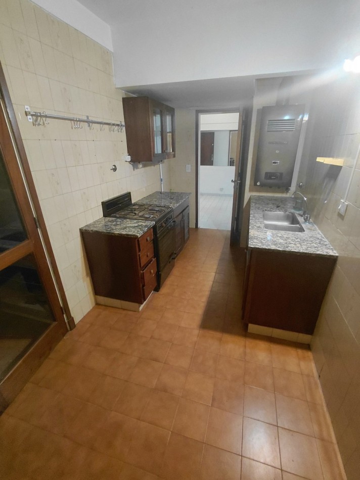 4 Ambientes con Cochera - Centro