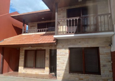 Excelente Chalet de 4 Ambientes - Miramar